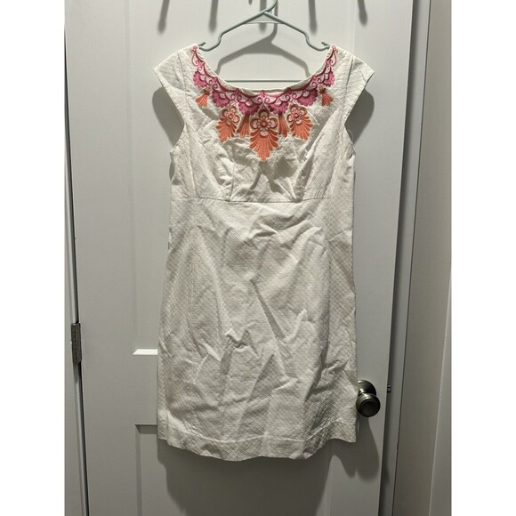 Lilly Pulitzer Dress White Quilt Embroidered Detail Dainty Shift Dress Size 6 - Picture 1 of 3